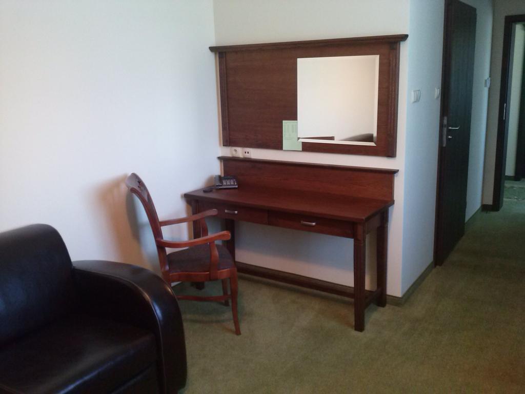 Hotel Neo Międzyrzecz Habitación foto